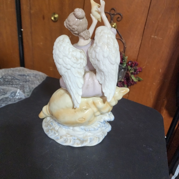 O'WELL EUC 12" PORCELAIN ANGEL SEASHELL 2002 COLLECTORS EDITION - Picture 6 of 8